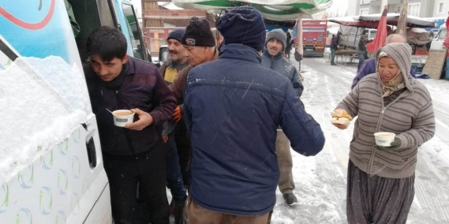 Ereğli Belediyesinden pazar esnafına sıcak çorba ikramı