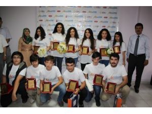 Maltepe Dershanesi Başarılı Öğrencilerini Ödüllendirdi