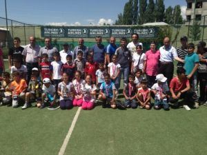 Ağrı'da Yaz Kupası Tenis Turnuvası Sona Erdi