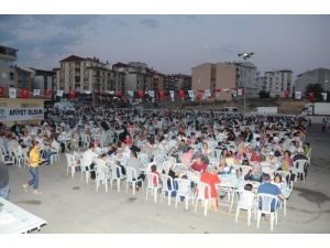 Göksu Mahallesi'nde Vatandaşlar İftar Sofrasında Buluştu