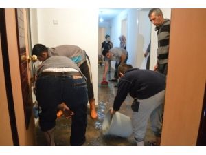 Afyon'da Sağanak Yağış: 15 Evi Su Bastı