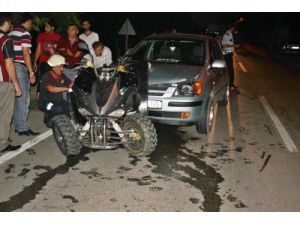 Otomobil, Atv Aracına Çarptı: 2 Yaralı