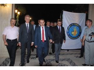 Bakan Ergin, İşadamları İle İftar Yemeğinde Buluştu
