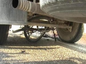 Kamyonun Altında Kalan Bisiklet Sürücüsü Öldü