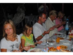 Yerleşik Yabancılar, İftarda Bir Araya Gelecek