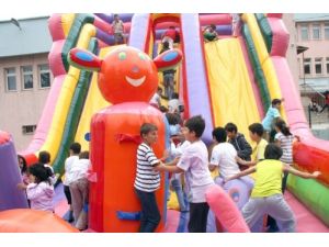 Çocuklar Şişme Oyun Grubunu Çok Sevdi