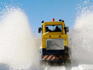 Kapanan köy yolları ulaşıma açıldı
