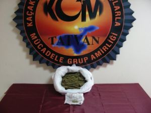 Şüphe Üzerine Durdurulan Kamyonetten Esrar Çıktı