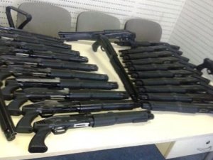 Kargodaki Ruhsatsız Tüfekler Polise Takıldı