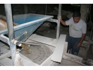 Buğdayını Alan 400 Yıllık Su Değirmenine Geliyor