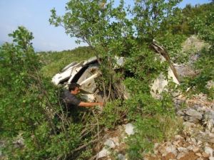 Karı-koca Uçuruma Uçan Otomobilden Ağır Yaralı Kurtuldu