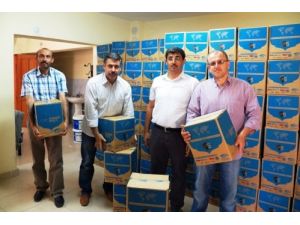 Amasyalı Gönüllü Eğitimcilerden 250 Aileye Ramazan Paketi