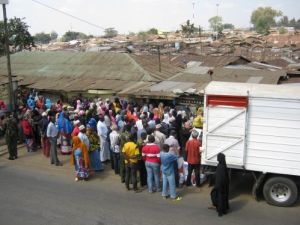 Konyalı Doktorlar Kenya'da Ramazan Yardımı Dağıttı