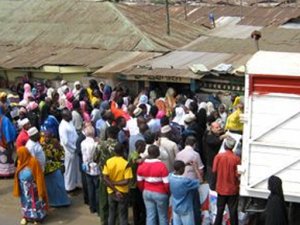 Konyalı Doktorlar Kenya'da Ramazan Yardımı Dağıttı