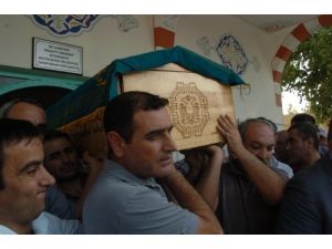 Hatip Dicle’nin Annesi Toprağa Verildi