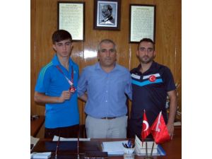 Milli Karateci Aykut Taylan, Altın Madalya İle Döndü