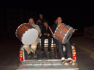 Varandaşlar sahura müzikle kaldırılıyor