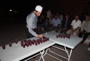 Teravih namazı sonrası Osmanlı Şerbeti ikramı