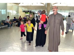 Suriyeli Aile 6 Gündür Havalimanında Yatıp Kalkıyor
