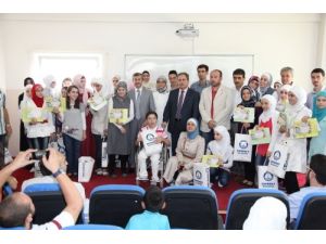 Suriyeli Öğrenciler Karne Aldı