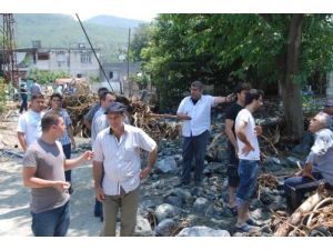 Sel Sonrası Dere Yatağındaki Evler Çamur Deryasına Döndü