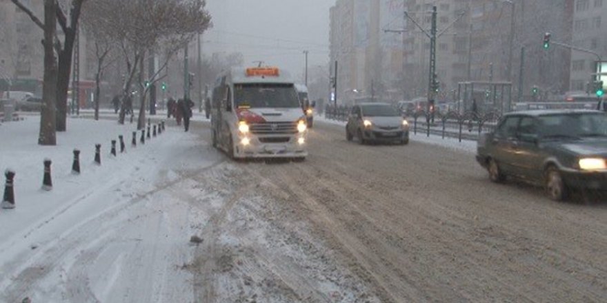 Konya’da kar yağışı etkili olmaya devam ediyor