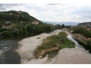 Sakarya Nehri’nde Susuzluktan Adacıklar Oluştu