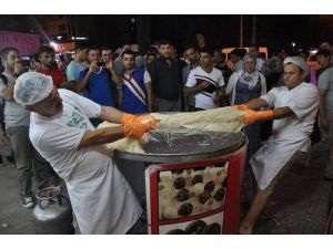 6 Yıldır Ramazan Ayında Elazığ'a Pişmaniye Satmaya Geliyor