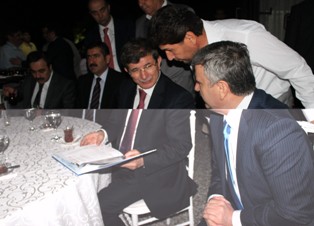 Aladağ'ın katalogları Davutoğlu'na verildi