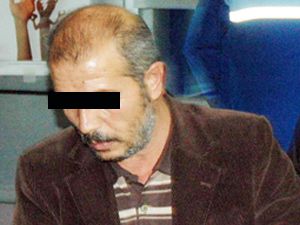 Yaşlı adama şantajla imza attırdılar