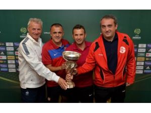 Okan Buruk: Avrupa Şampiyonası'nda Yer Almak Çok Önemli