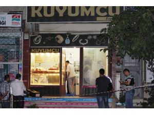 Sulatangazi'de Yüzü Maskeli Şahıslar Kuyumcuyu Basıp 2 Kişiyi Öldürdü