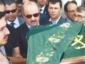 AK Partili Çelik bir günde 2 acı haber aldı