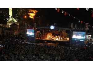Eyüp’te İftar Beyaz Düşler Sahnesi İle Renklendi