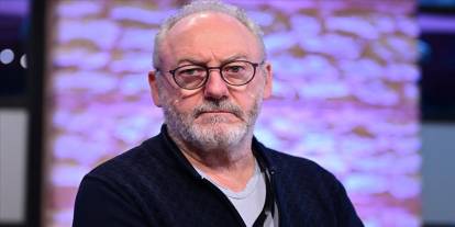 İrlandalı oyuncu Liam Cunningham, tonlarca bomba atılan insanlar için sessiz kalmayacağını söyledi