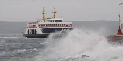 Çanakkale'de fırtına nedeniyle yarınki bazı feribot seferleri iptal edildi