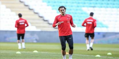 Milli futbolcu Enes Ünal,sezonu kapattı