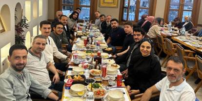 Merhaba Gazetesi çalışanları iftarda bir araya geldi