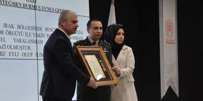 Şehit yakınları ve gazilere Devlet Övünç Madalyası