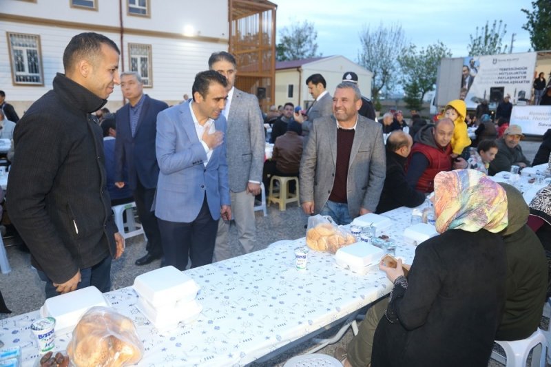 Karamanlılar belediyenin iftar sofrasında buluştu