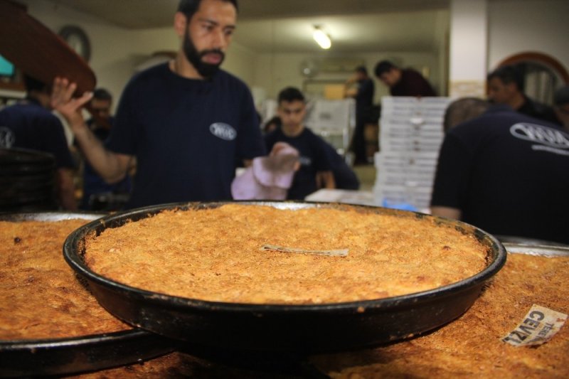 İftar ve sahur sofralarının vazgeçilmezi tahinli pide