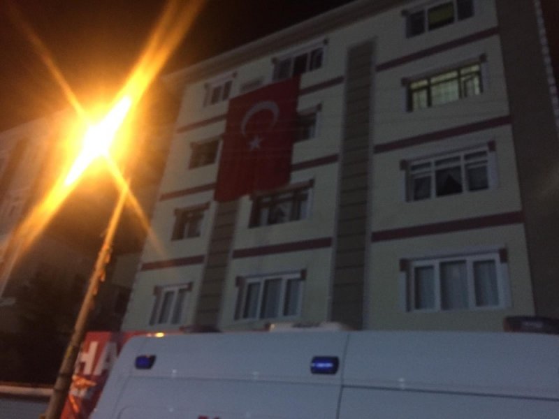 Hakkari şehidinin Başkent’te bulunan evine ateş düştü