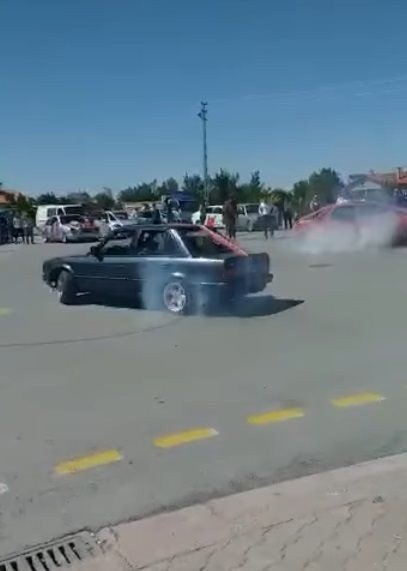 Bu da düğün konvoyu drifti