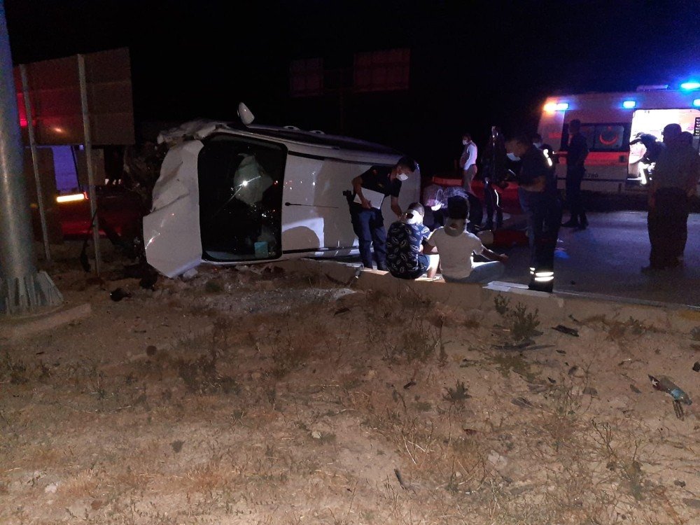 Ölüm kavşağında kaza: 7 yaralı