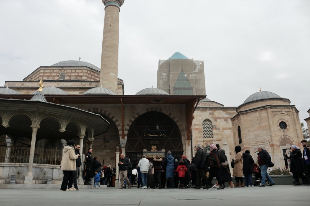 aa-20221212-29715256-29715239-mevlana-muzesini-11-ayda-yaklasik-3-milyon-ziyaretci-gezdi.jpg