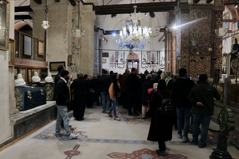 aa-20221212-29715256-29715247-mevlana-muzesini-11-ayda-yaklasik-3-milyon-ziyaretci-gezdi.jpg