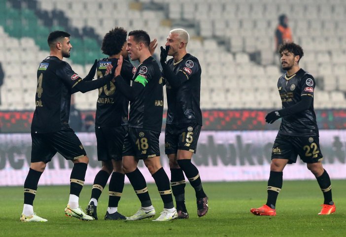 aa-20230104-29911542-29911540-arabamcom-konyaspor-demir-grup-sivasspor.jpg