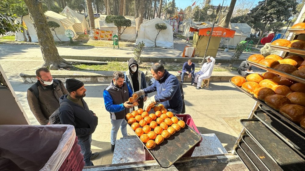 aa-20230220-30360851-30360849-konya-buyuksehir-belediyesi-hatayda-10-binlerce-depremzedeye-hizmet-vermeyi-surduruyor.jpg