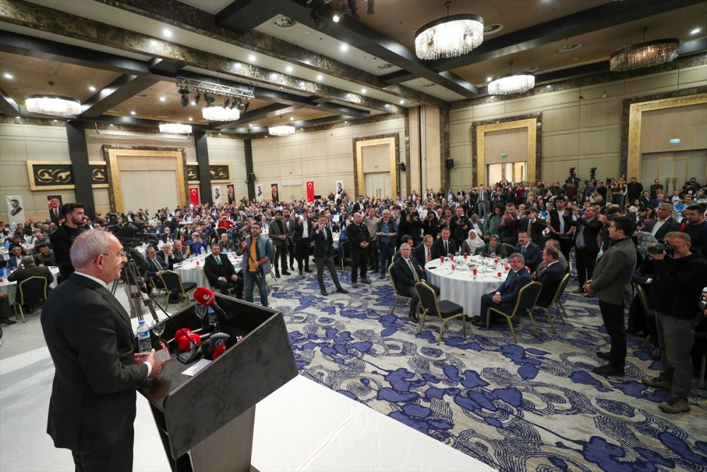 aa-20230328-30704443-30704440-cumhurbaskani-adayi-kilicdaroglu-konyada-iftar-programina-katildi.jpg