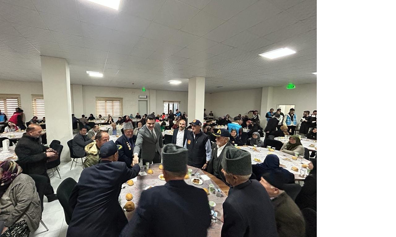 aa-20230420-30904332-30904328-bozkirda-gazi-ve-sehit-yakinlari-depremzedeler-ile-muhtarlar-iftarda-bir-araya-geldi.jpg